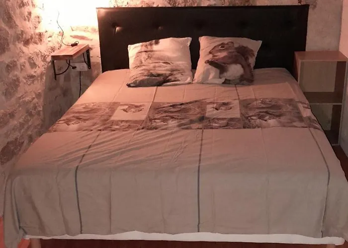 Les Pieds Dans L'eau 10 Min Du Puy Du Fo *